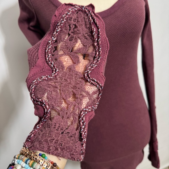 Free People • Crafty Lace Cuff Long Sleeve Thermal Top Burgundy S - Picture 10 of 12